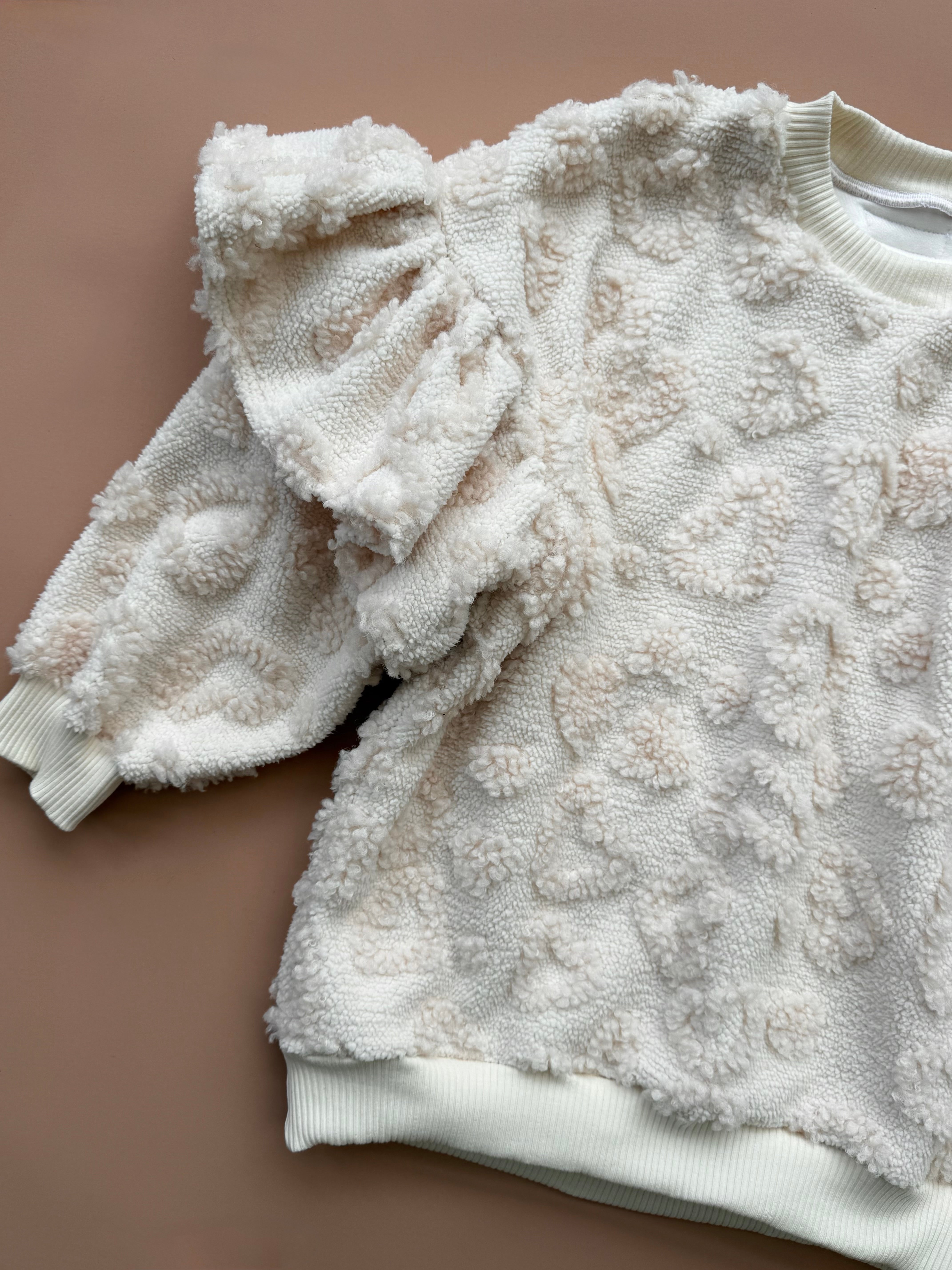 Oversized Frillie Pullover - Cream Hearts (Lined)
