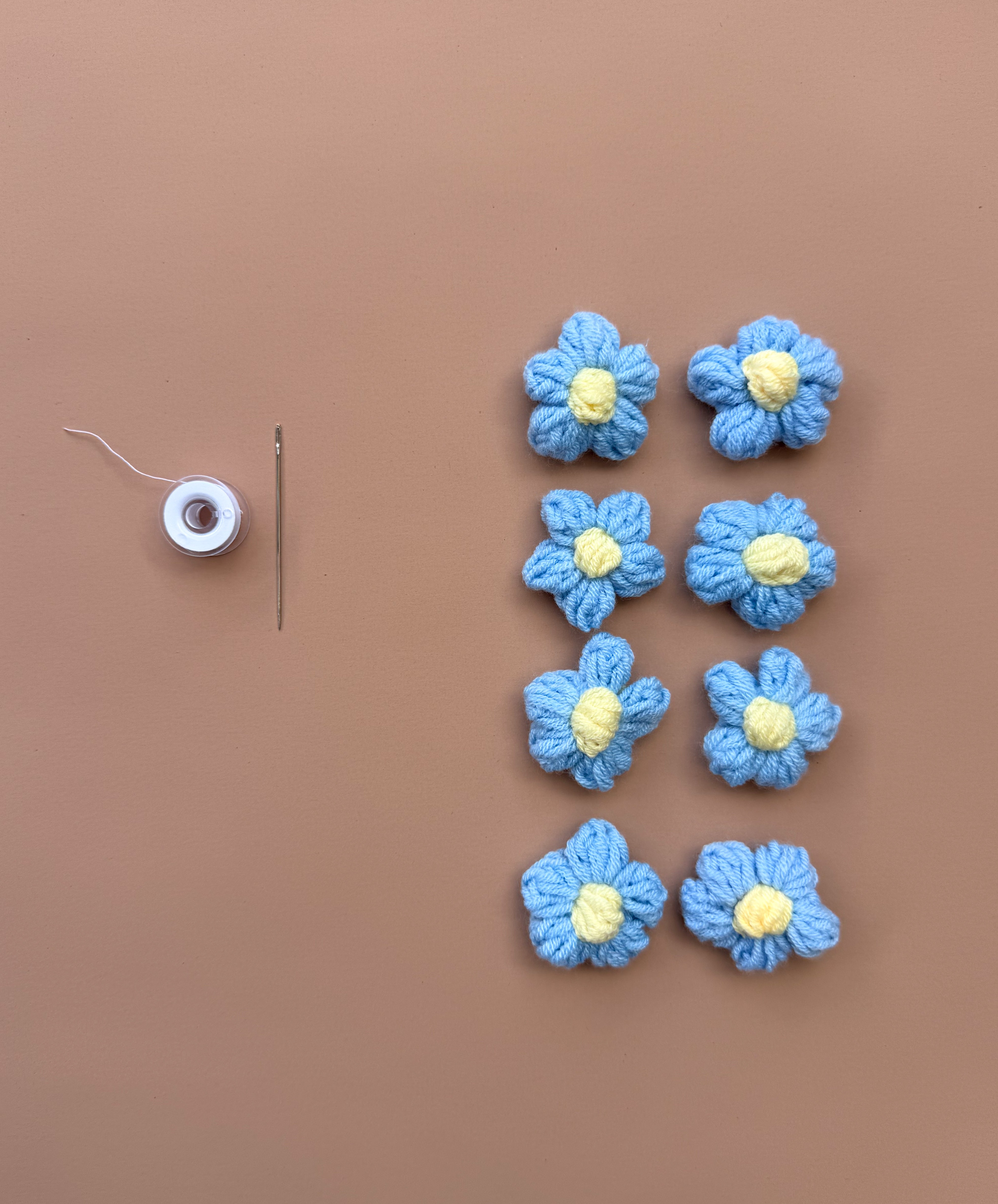 3D Crochet Daisies - Sky Blue/Yellow (8 pack)